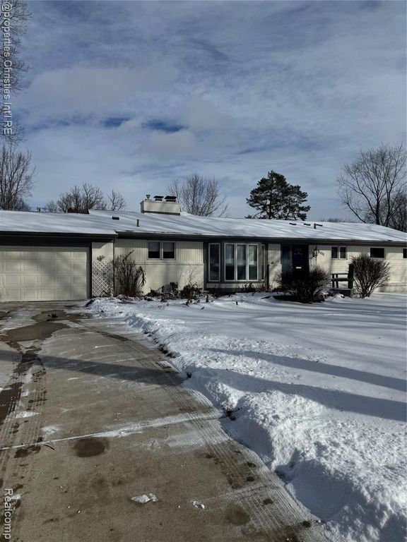 2820 Heathfield Road, Bloomfield Hills, MI 48301