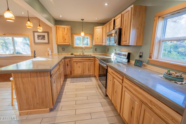 7 Corinth Place, Hadley, NY 12835