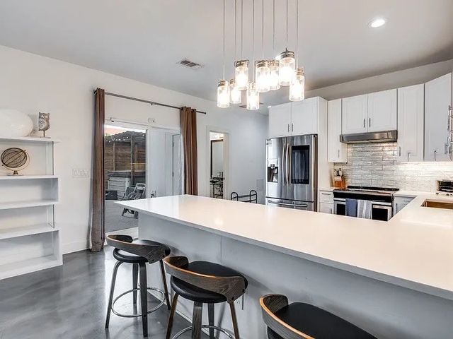 130 S Cisco, Dallas, TX 75246