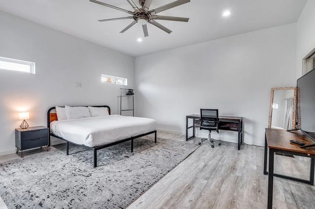 130 S Cisco, Dallas, TX 75246