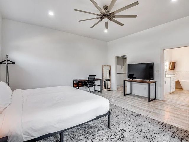 130 S Cisco, Dallas, TX 75246