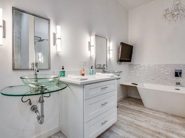 130 S Cisco, Dallas, TX 75246