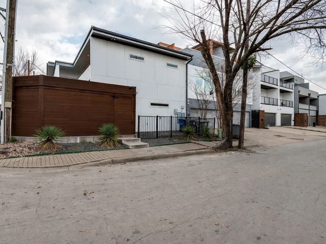 130 S Cisco, Dallas, TX 75246