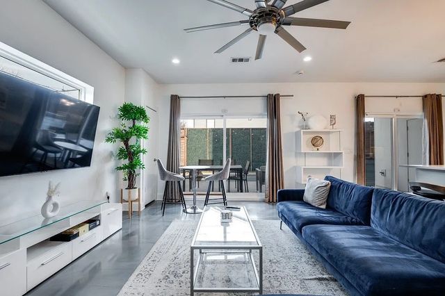 130 S Cisco, Dallas, TX 75246