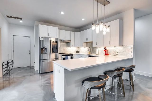 130 S Cisco, Dallas, TX 75246