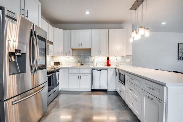 130 S Cisco, Dallas, TX 75246