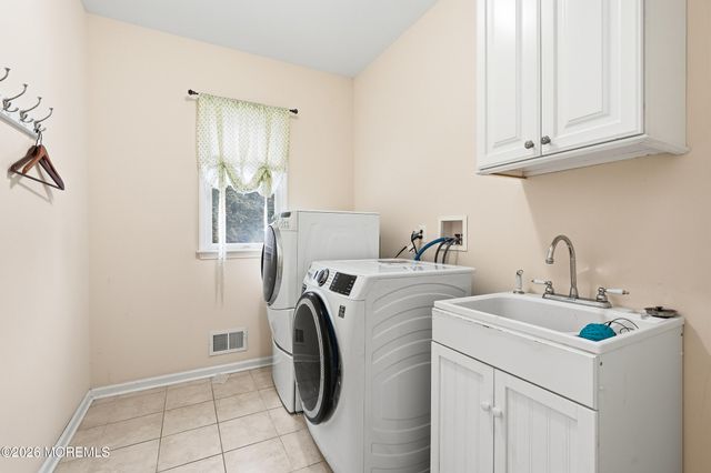 1801 Finderne Street, Oakhurst, NJ 07755