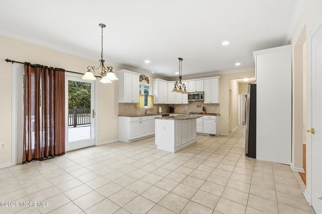 1801 Finderne Street, Oakhurst, NJ 07755