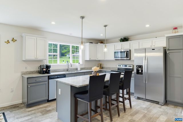 64 PINE RD, Louisa, VA 23093