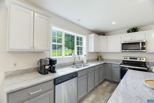 64 PINE RD, Louisa, VA 23093