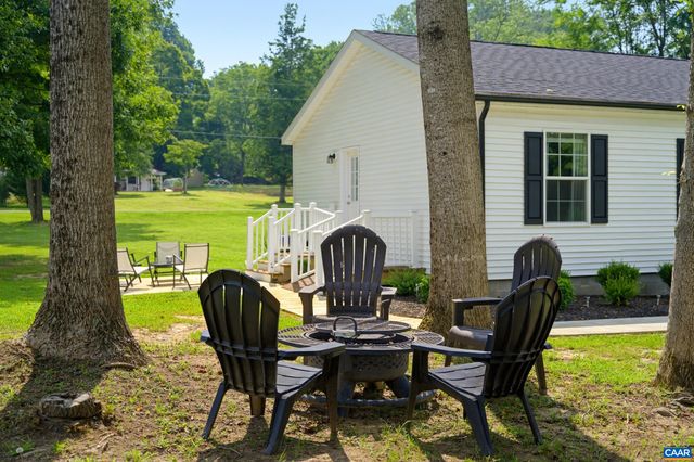64 PINE RD, Louisa, VA 23093