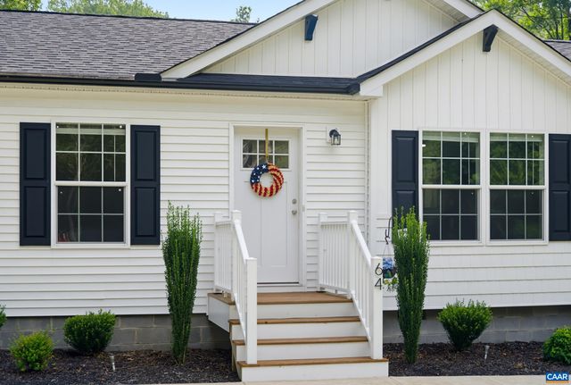 64 PINE RD, Louisa, VA 23093