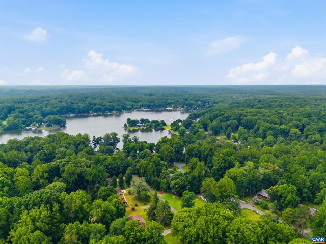 64 PINE RD, Louisa, VA 23093