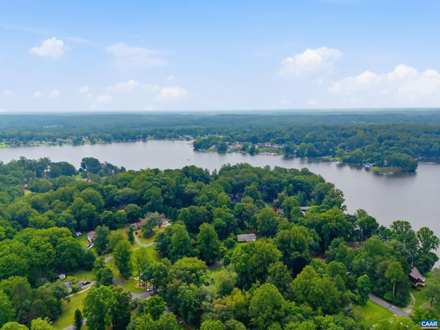 64 PINE RD, Louisa, VA 23093