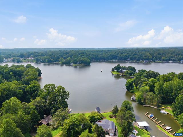 64 PINE RD, Louisa, VA 23093