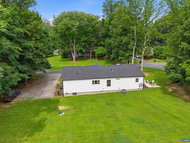 64 PINE RD, Louisa, VA 23093