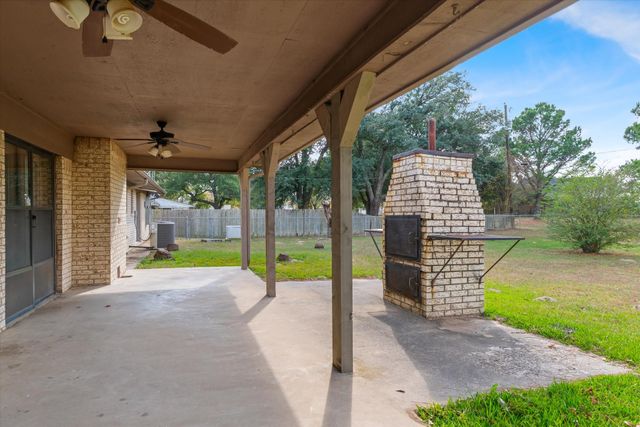 716 S Houston Street, Edgewood, TX 75117