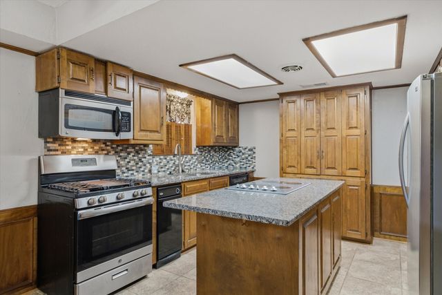 716 S Houston Street, Edgewood, TX 75117