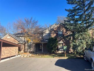 29726 Pine Ridge Circle, Farmington Hills, MI 48331