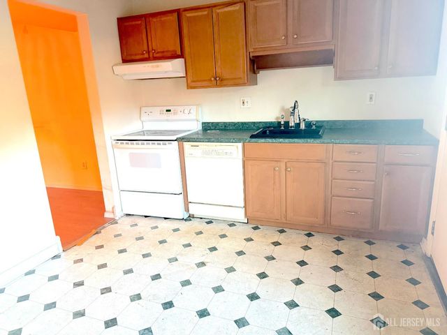 16 Quail Run Road, Jamesburg, NJ 08831