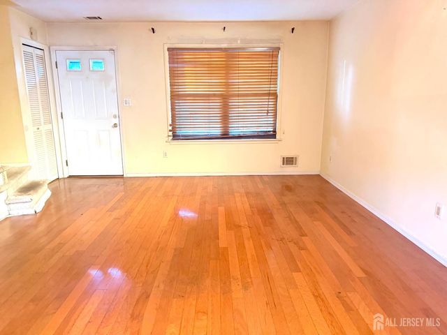 16 Quail Run Road, Jamesburg, NJ 08831