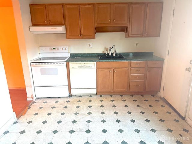 16 Quail Run Road, Jamesburg, NJ 08831