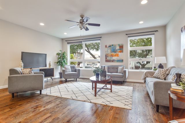 2342 N Hamlin Avenue, Chicago, IL 60647