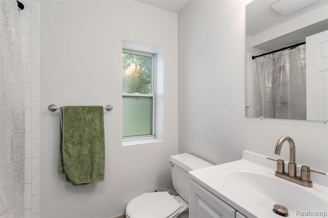516 Orchard Avenue, Hazel Park, MI 48030
