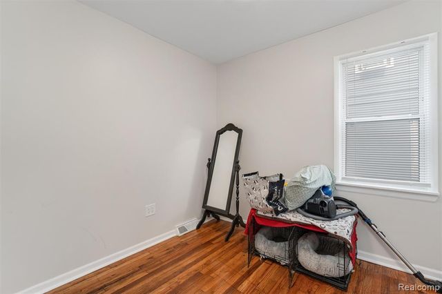516 Orchard Avenue, Hazel Park, MI 48030
