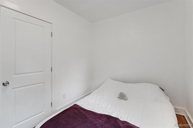 516 Orchard Avenue, Hazel Park, MI 48030