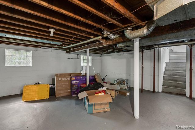 516 Orchard Avenue, Hazel Park, MI 48030