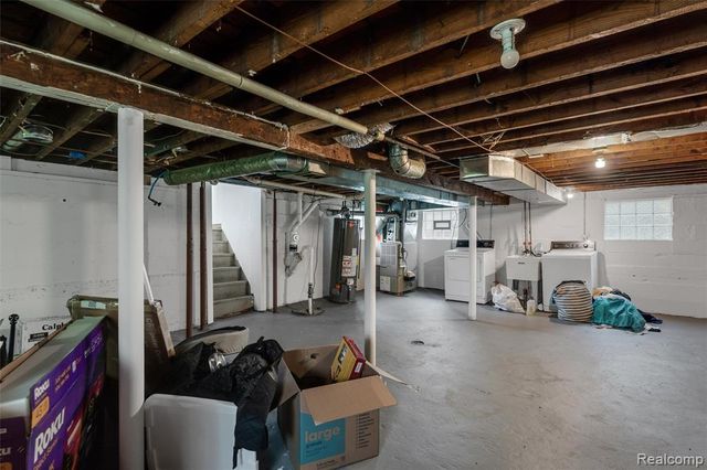 516 Orchard Avenue, Hazel Park, MI 48030