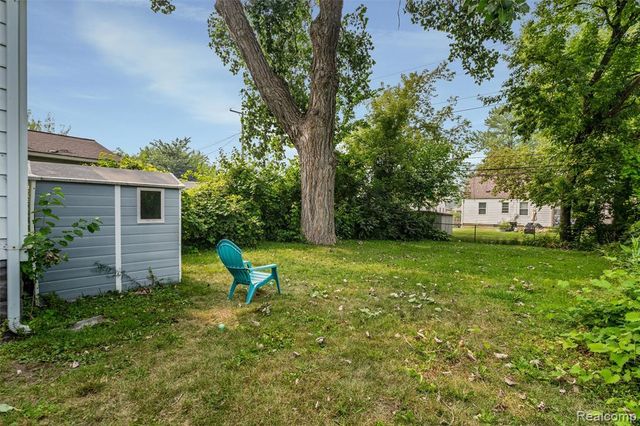 516 Orchard Avenue, Hazel Park, MI 48030
