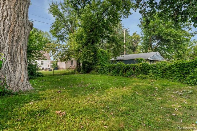 516 Orchard Avenue, Hazel Park, MI 48030