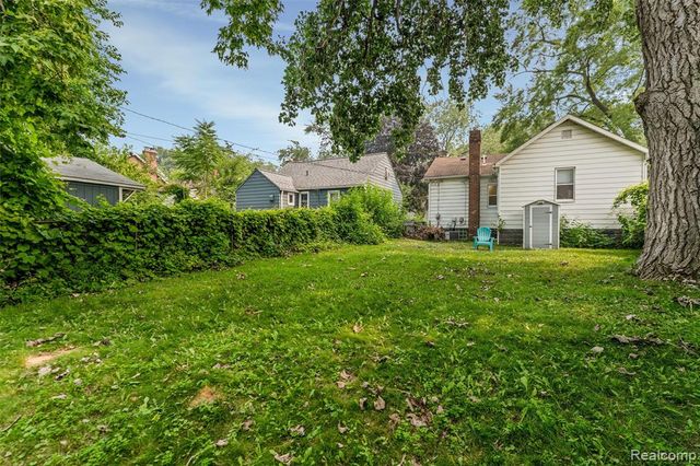 516 Orchard Avenue, Hazel Park, MI 48030