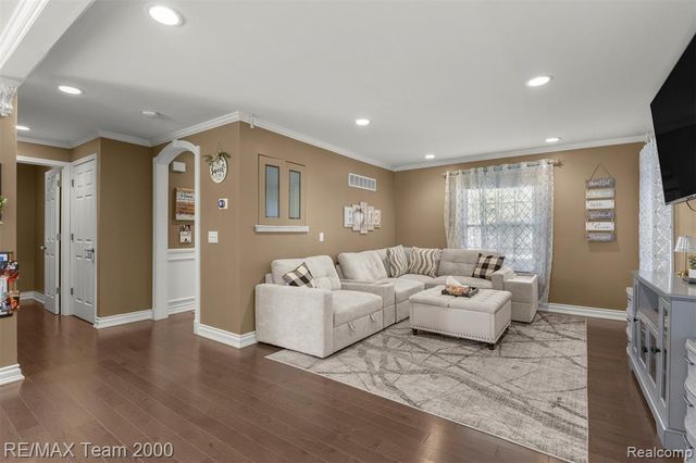 34181 Navin Avenue, Livonia, MI 48152