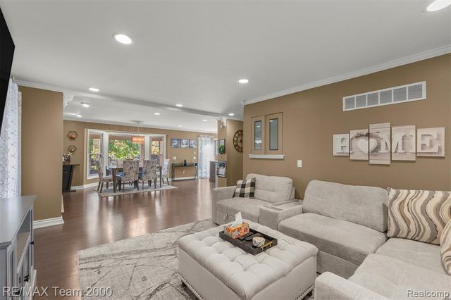 34181 Navin Avenue, Livonia, MI 48152