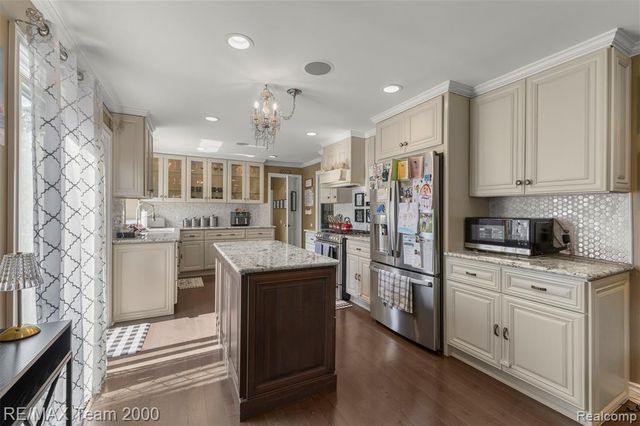 34181 Navin Avenue, Livonia, MI 48152