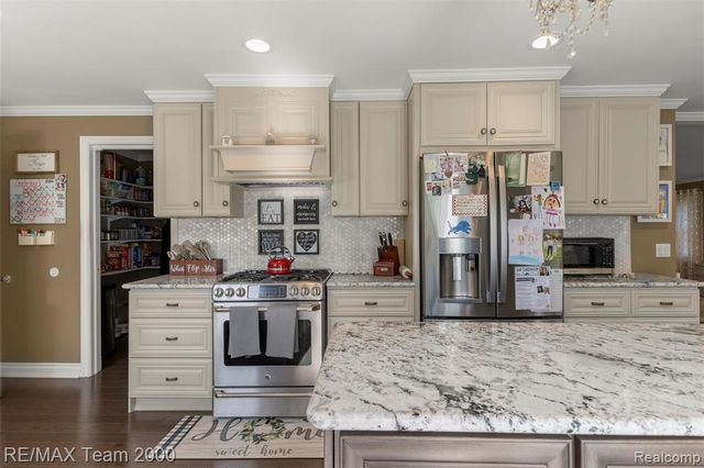 34181 Navin Avenue, Livonia, MI 48152