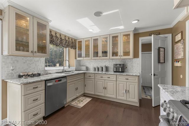 34181 Navin Avenue, Livonia, MI 48152
