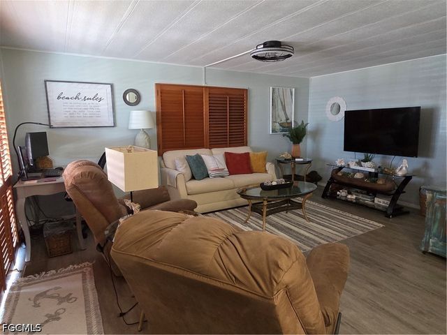 575 Winning WAY, North Fort Myers, FL 33917