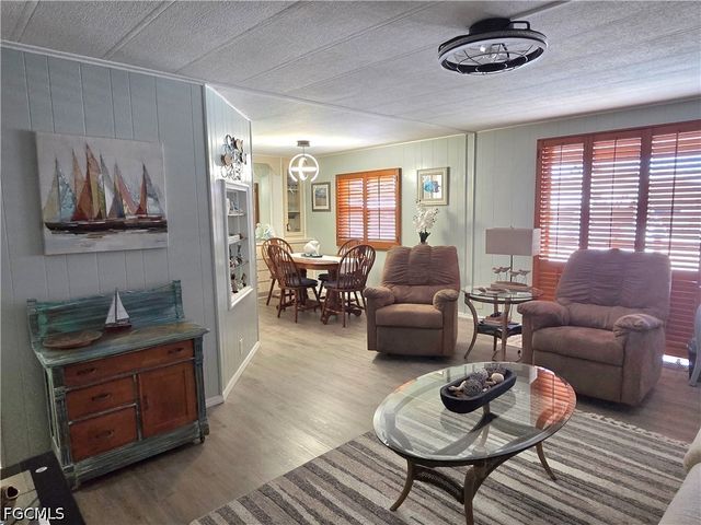 575 Winning WAY, North Fort Myers, FL 33917
