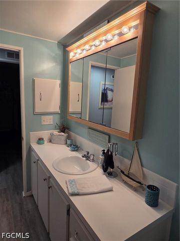 575 Winning WAY, North Fort Myers, FL 33917