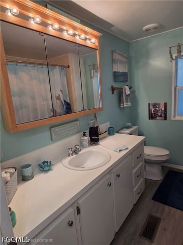 575 Winning WAY, North Fort Myers, FL 33917