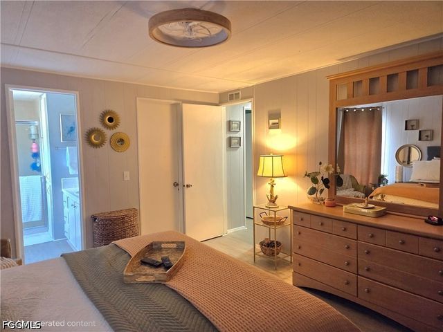575 Winning WAY, North Fort Myers, FL 33917