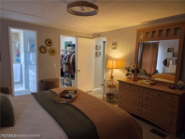575 Winning WAY, North Fort Myers, FL 33917