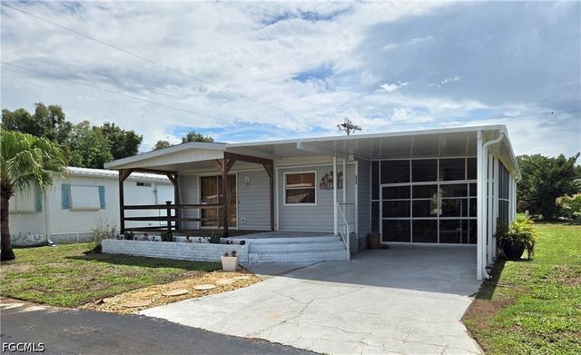 575 Winning WAY, North Fort Myers, FL 33917