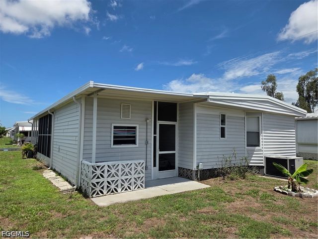 575 Winning WAY, North Fort Myers, FL 33917