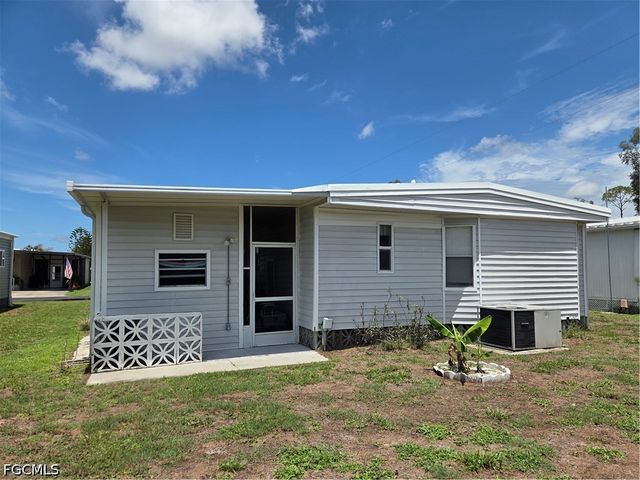 575 Winning WAY, North Fort Myers, FL 33917