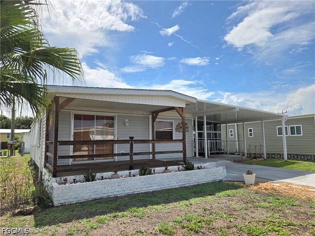 575 Winning WAY, North Fort Myers, FL 33917